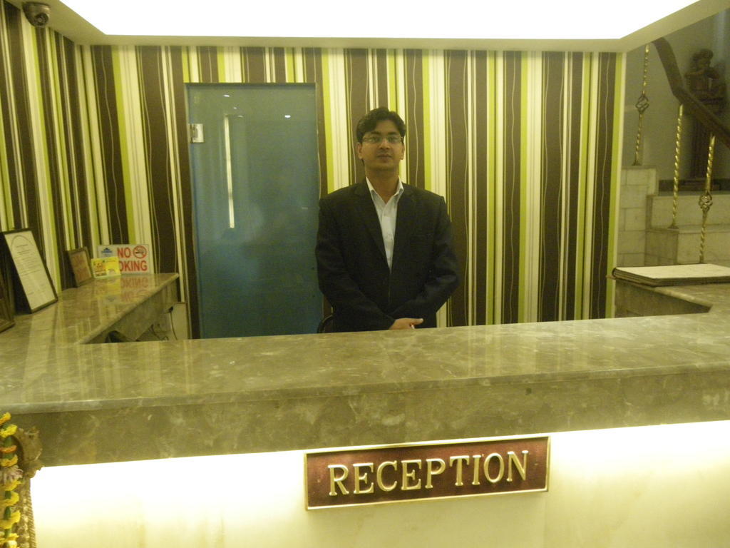 Hotel Metro Continental Delhi  Extérieur photo